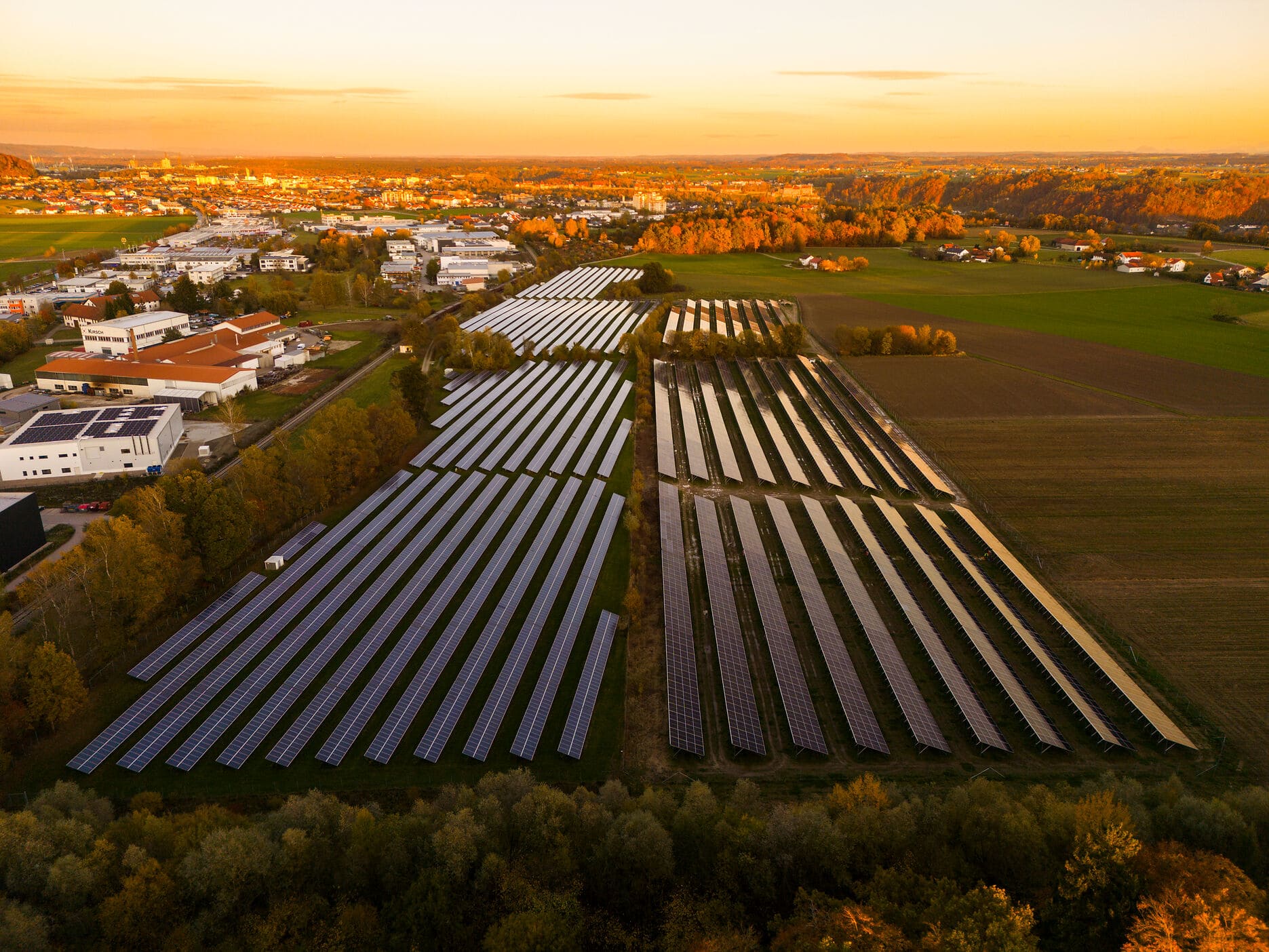 Die PV-Freiflächenanlage Hieringer Feld von oben.