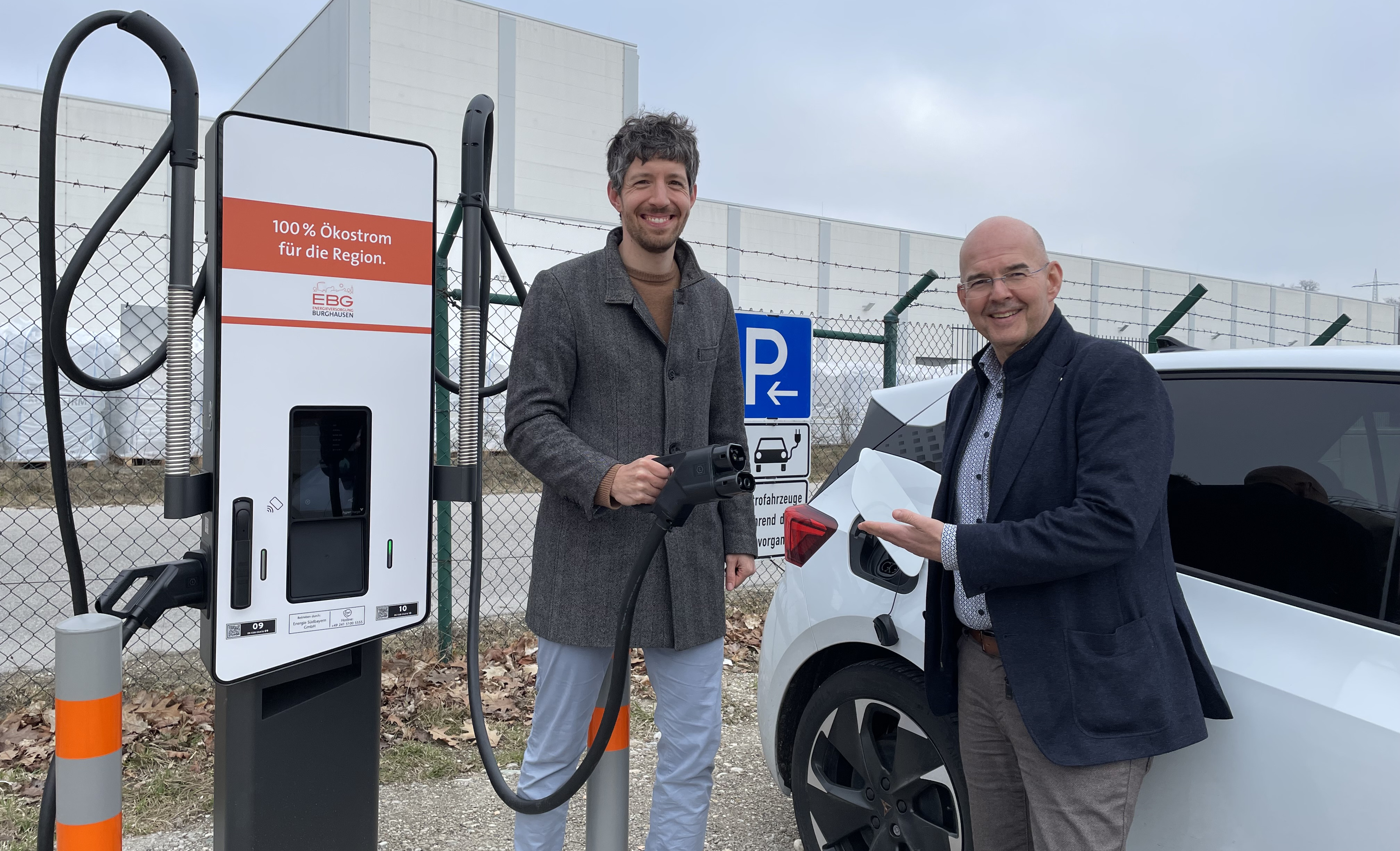 Die Photovoltaik-Freiflächenanlage Hieringer Feld von oben.